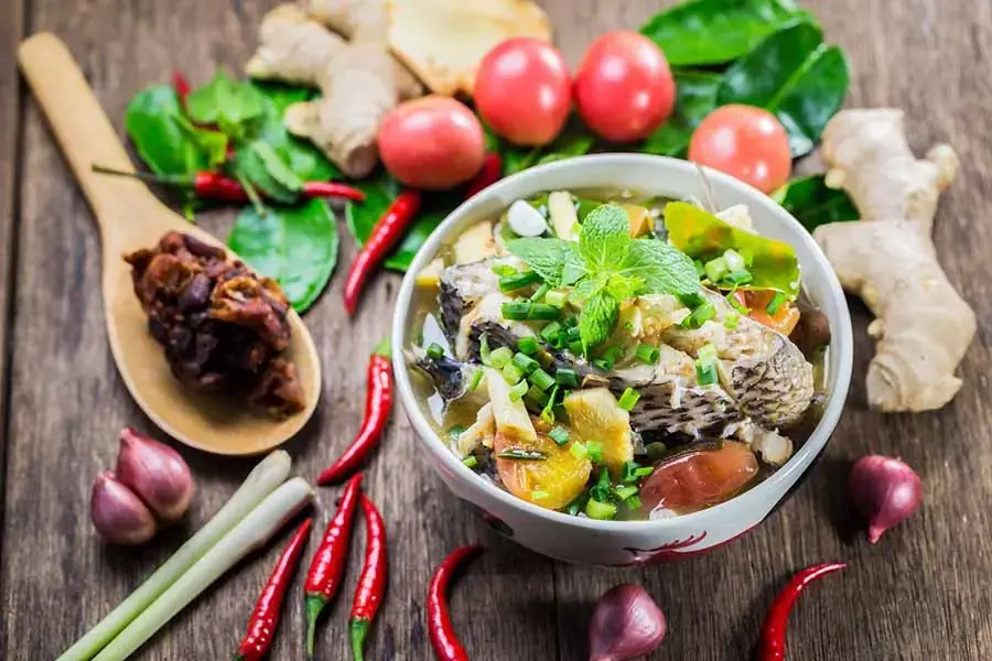 Chỉ cần một con cá tươi và một ít dưa chua là bạn đã có món ăn siêu ngon dành cho bữa cơm gia đình 