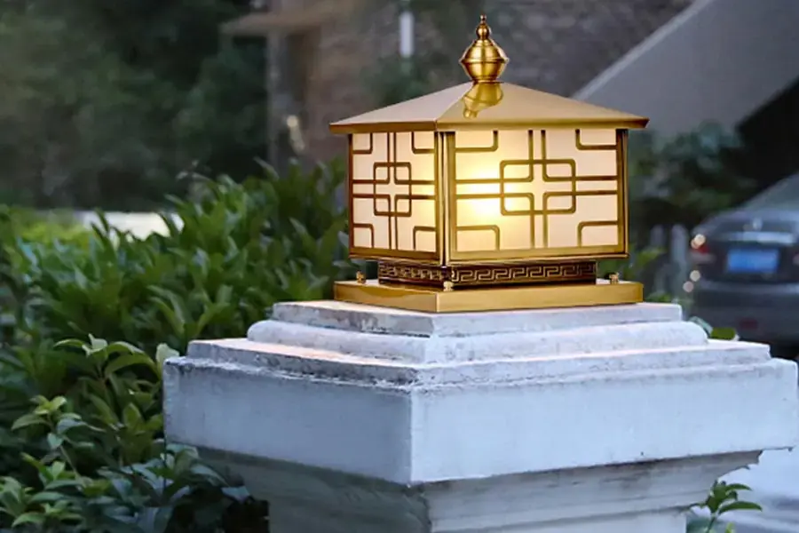 Trang trí đèn sân vườn với những mẫu đèn trụ cổng đẹp mắt