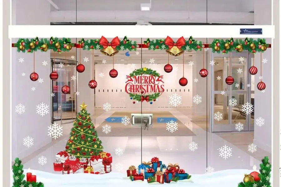  Cách vẽ trang trí Noel trên cửa kính đơn giản bằng sử dụng giấy decal.