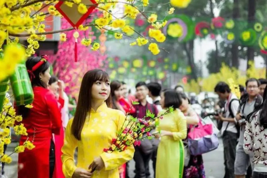Chọn hướng xuất hành phù hợp với bản thân và gia đình sẽ mang đến nhiều điều tốt lành trong năm mới.