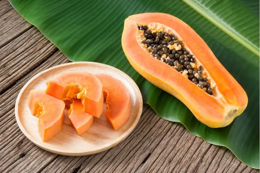 Đu đủ cung cấp đa dạng vitamins trong các loại trái cây ít calo.