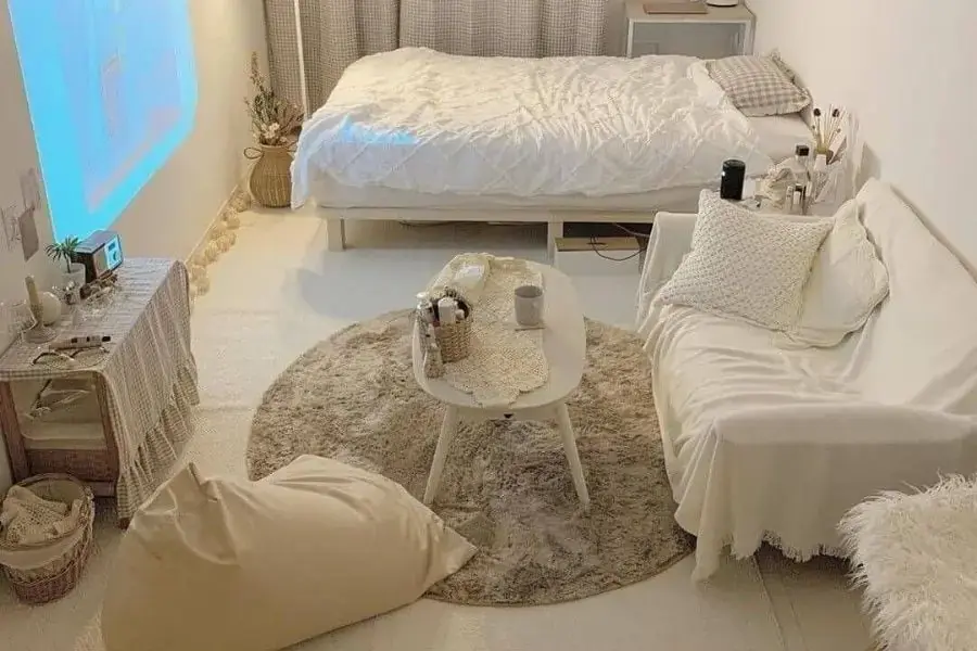 Thảm trải sàn mang đến cảm giác ấm cúng, gần gũi hơn cho căn phòng