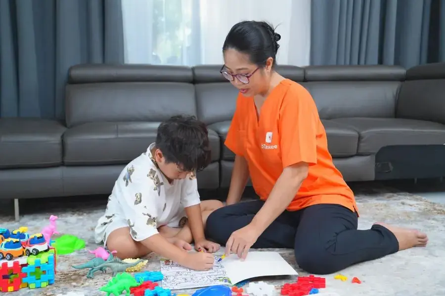 Bảo mẫu bTaskee được trang bị kỹ năng giao tiếp, chăm sóc trẻ chuyên nghiệp, an toàn.