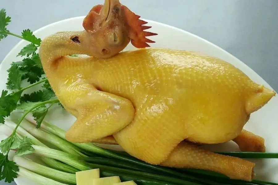 Mâm cúng ngày Tết ở các gia đình miền Nam luôn có gà luộc