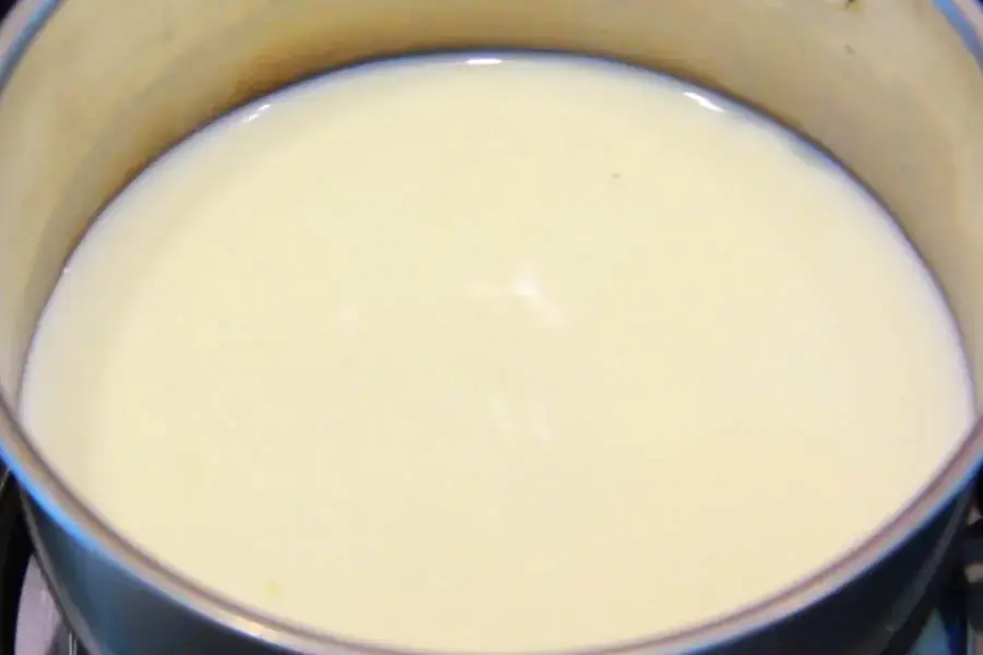 Nấu nước cốt dừa