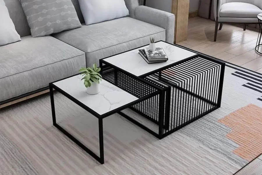 Bàn sofa vuông có thiết kế mới lạ và thanh lịch.