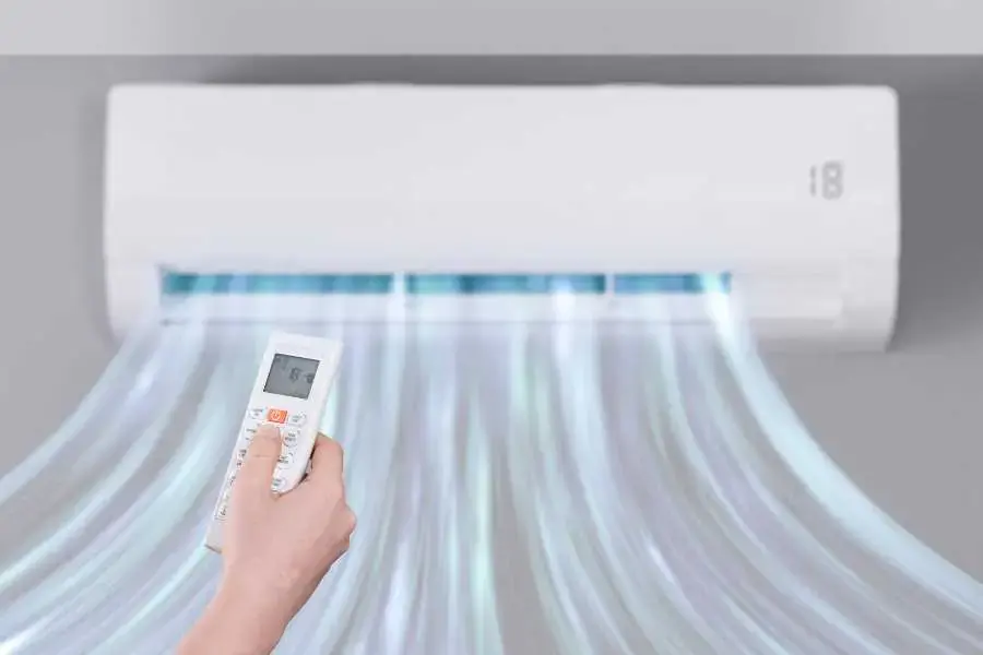 Trên điều khiển hiển thị 00 chính là mã thể hiện máy lạnh đang gặp lỗi
