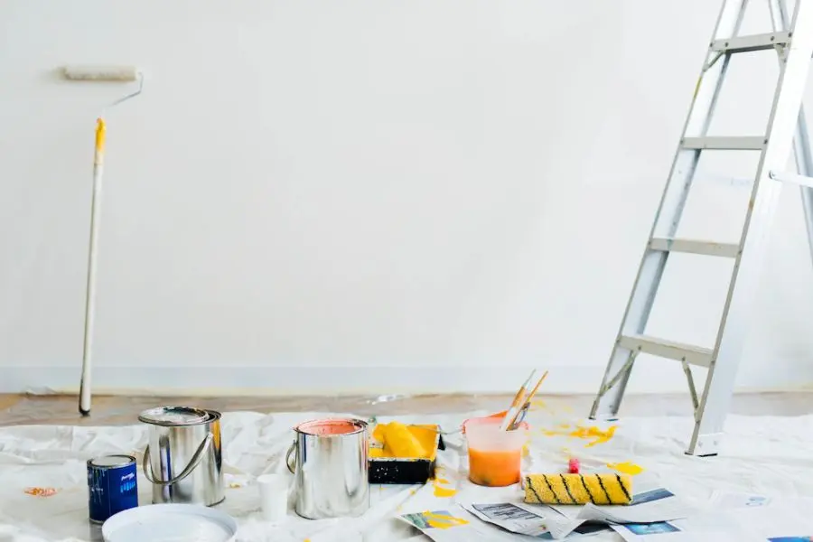 chuẩn bị các dụng cụ sơn tường