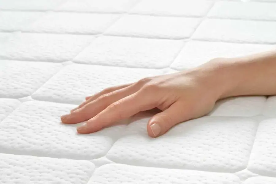 Đun sôi dung dịch chanh sả để khử mùi