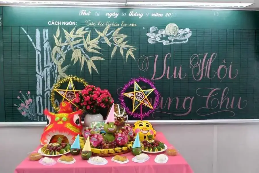 Mâm ngũ quả Trung thu cho các bạn học sinh đơn giản mà ấn tượng.