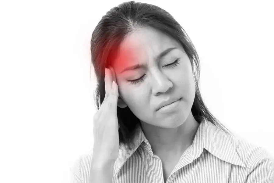 Nhịn ăn sáng có thể gây ra chứng đau nửa đầu.