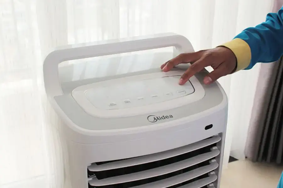 Kiểm tra hoạt động quạt điều hòa trước khi vệ sinh
