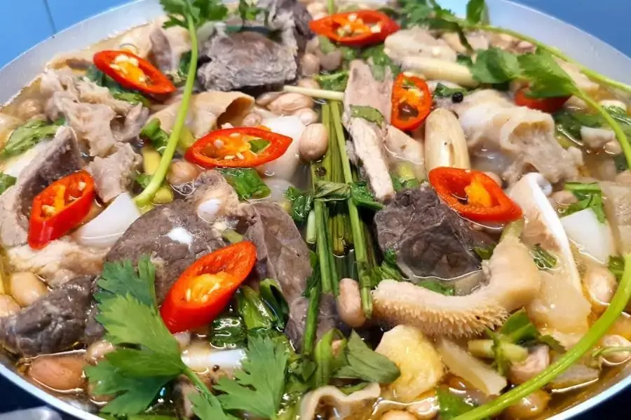 Lẩu bò thập cẩm thơm ngon cho bữa ăn gia đình thêm vui