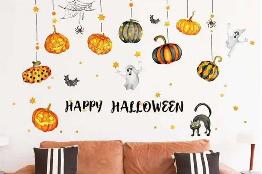 Trang trí tường quán cà phê với decal hình bí ngô Halloween.