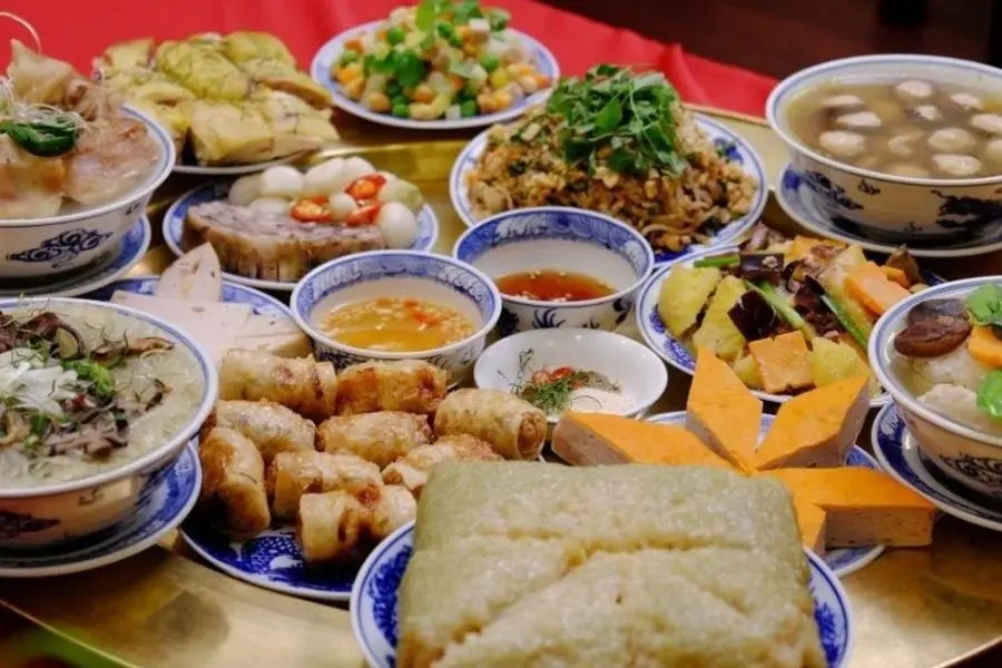 Mâm cơm tất niên cuối năm ở miền Bắc mang đậm nét truyền thống.
