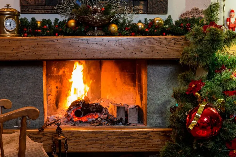 Mẫu lò sưởi Noel đẹp số 16.
