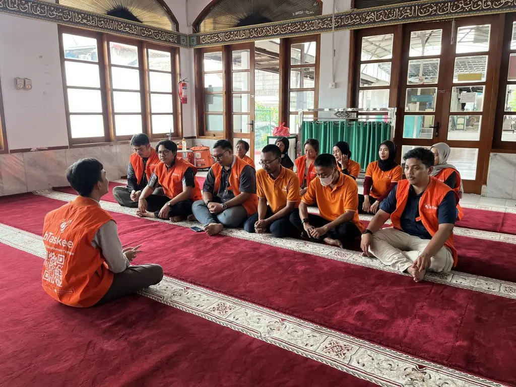 Kegiatan Bersih-Bersih Masjid