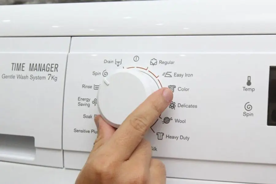 Spin trong máy giặt là quá trình vắt khô quần áo sau khi hoàn thành chương trình giặt - xả.