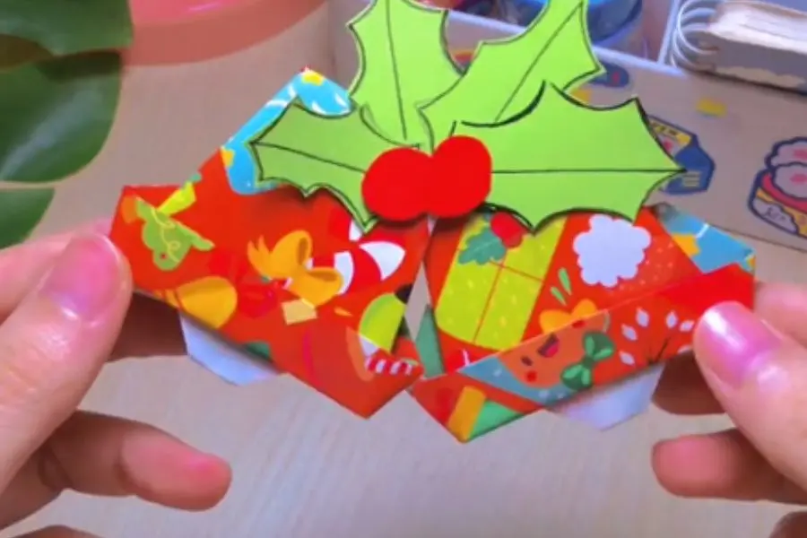 Thiết kế 2 chiếc chuông Noel nhiều hoạ tiết Giáng Sinh độc đáo.