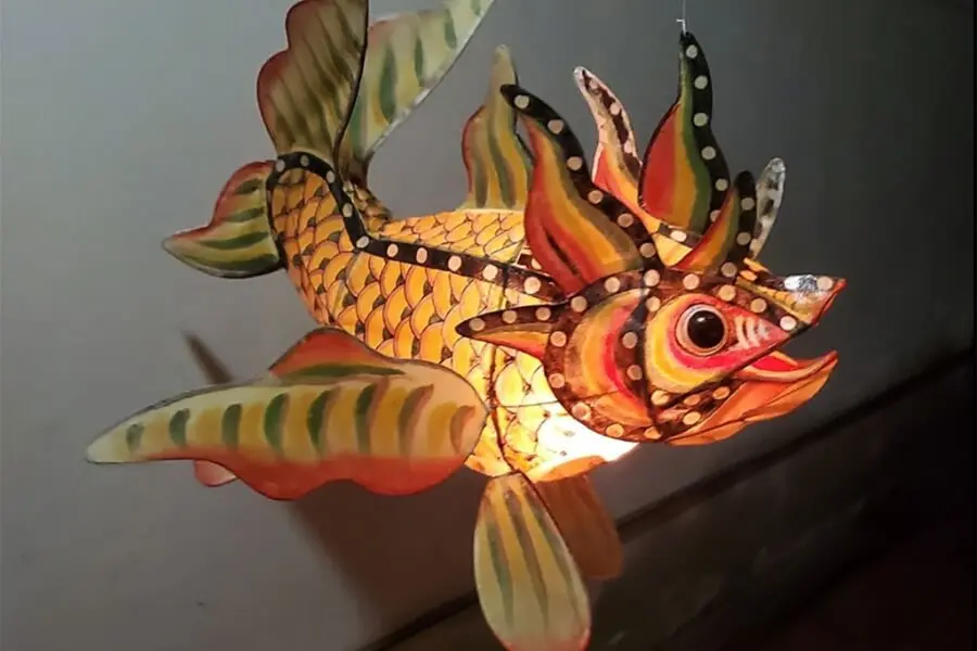 Đèn Trung thu hình con cá ngộ nghĩnh.