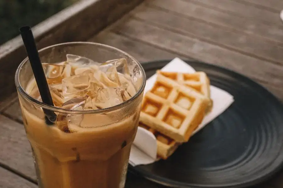 Mức độ tiêu thụ caffeine an toàn là khoảng 400mg/ngày đối với người trưởng thành