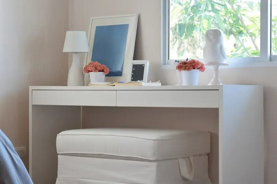 Bố trí bàn trang điểm trong phòng ngủ