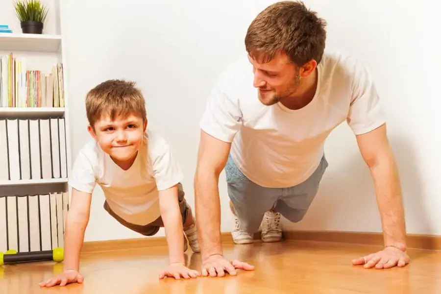 Khuyến khích trẻ tập thể dục ở nhà đều đặn trong mùa dịch (4)