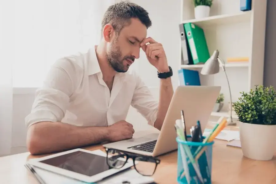 Cường độ làm việc căng thẳng dẫn đến bệnh văn phòng