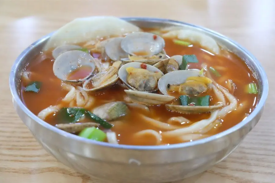 Không nên sử dụng đồ ăn kèm chứa nhiều chất béo vì sẽ làm tăng calo.