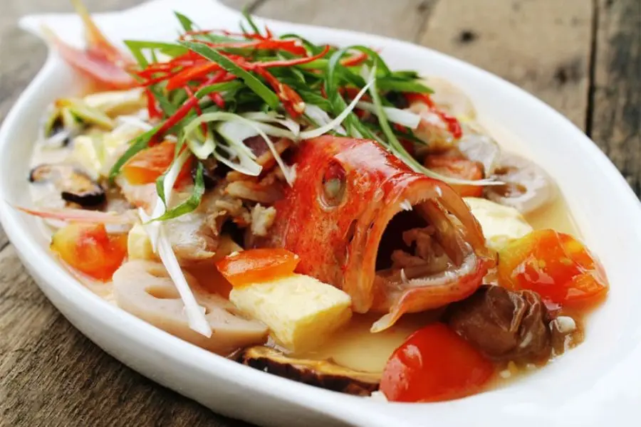 Món cá song nấu canh chua thanh mát, giải nhiệt mùa hè.