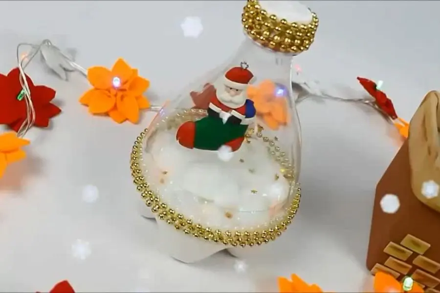Quả cầu tuyết làm từ chai nhựa độc đáo và ấn tượng.