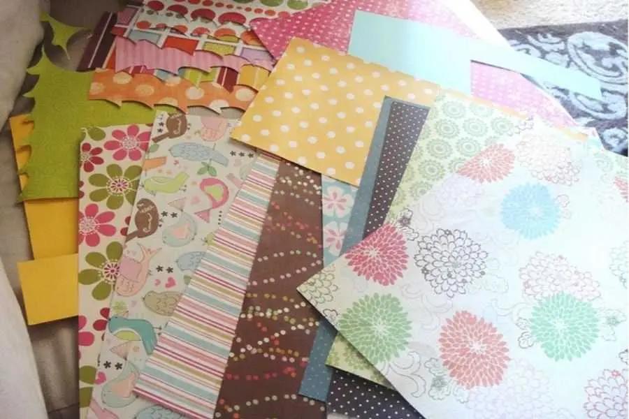Giấy bìa cứng họa tiết xinh xắn dễ kiếm trên thị trường.