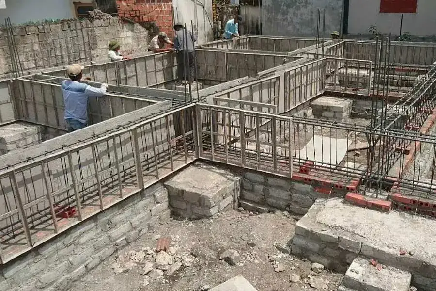 Bước xây tường cho móng bè