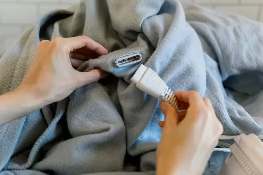 Nên ngắt kết nối với nguồn điện trước khi giặt