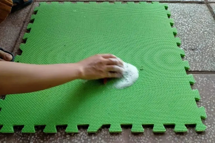 Làm sạch thảm xốp