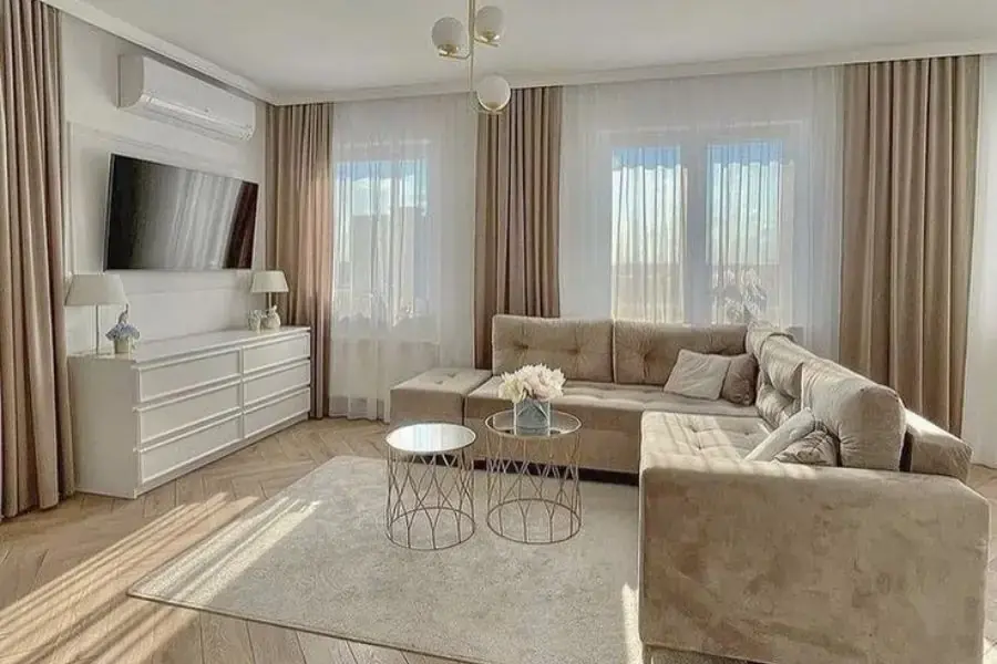 Phối rèm cửa phù hợp với màu sơn tường để tạo cảm giác rộng rãi và thoải mái