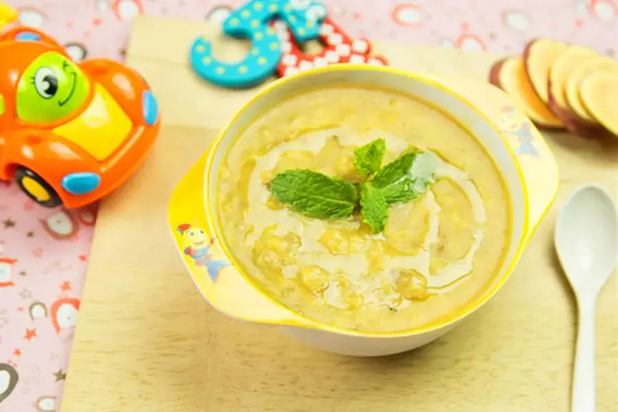 Khoai lang và gà là sự kết hợp thơm ngon, lạ miệng cho bé ăn dặm