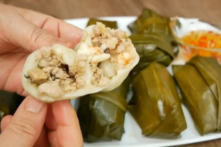 Bánh rợm là món bánh truyền thống của người Tày vào mỗi dịp năm mới.