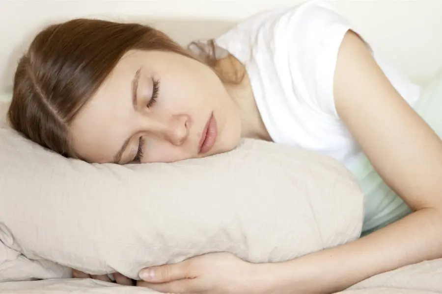 Để chăm sóc da hiệu quả bạn cần giữ tinh thần thoải mái, chế độ sinh hoạt, ngủ nghỉ đều đặn.