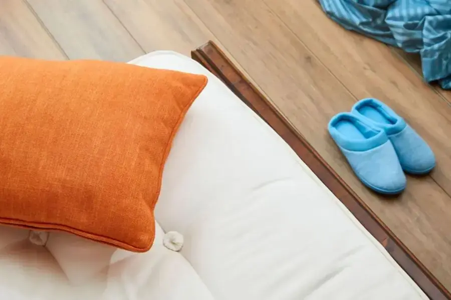 Vệ sinh nệm lò xo định kỳ giúp làm sạch sâu và loại bỏ vi khuẩn