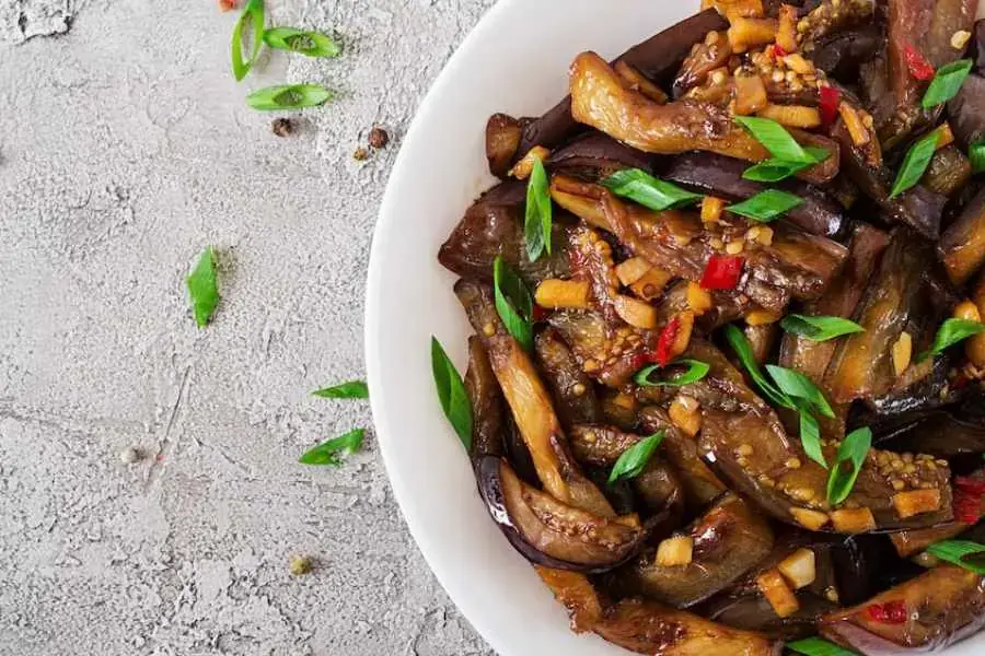 Gân bò xào cà tím là món ngon hấp dẫn