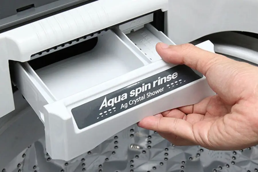 Vệ sinh ngăn softener giúp cho quá trình giặt trở lên dễ dàng và quần áo thơm tho sạch sẽ.