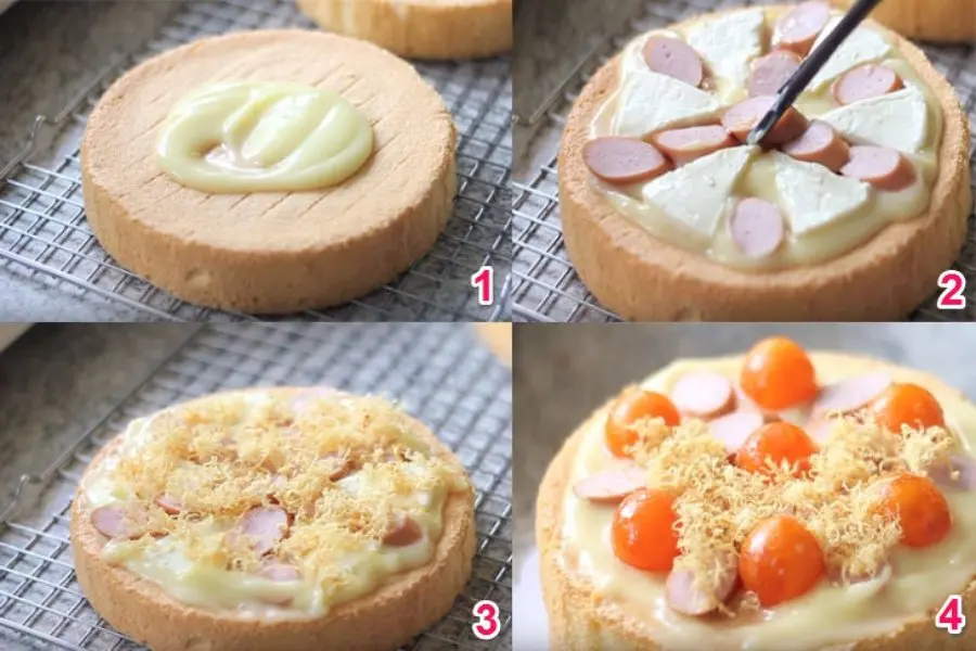 Cách làm bánh bông lan trứng muối
1. Phết sốt lên 1/2 bánh
2. Cho thêm phô mai, xúc xích lên
3. Cho chà bông
4. Cho trứng muối lên