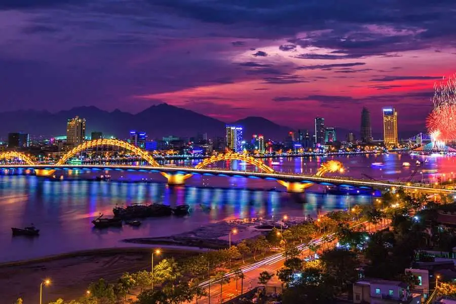 Đà Nẵng vốn đã rực rỡ sắc màu.