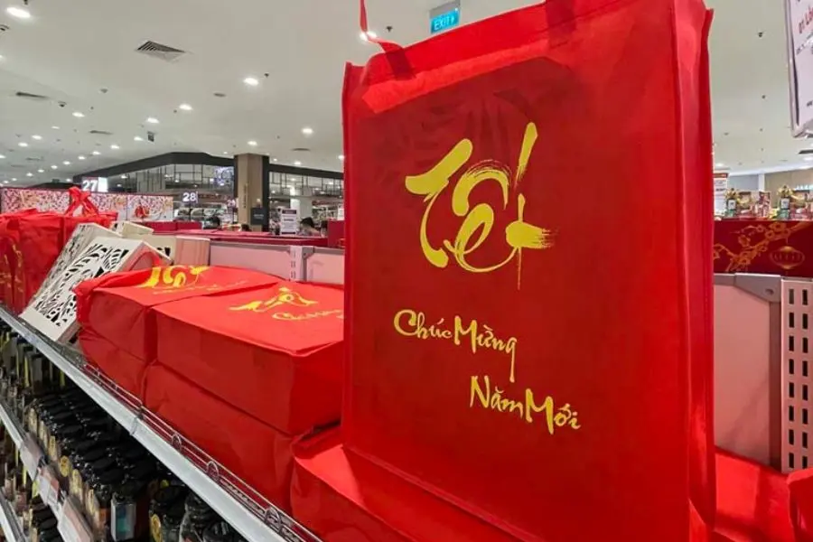 Túi quà Tết bằng vải đầy sáng tạo và tinh tế.