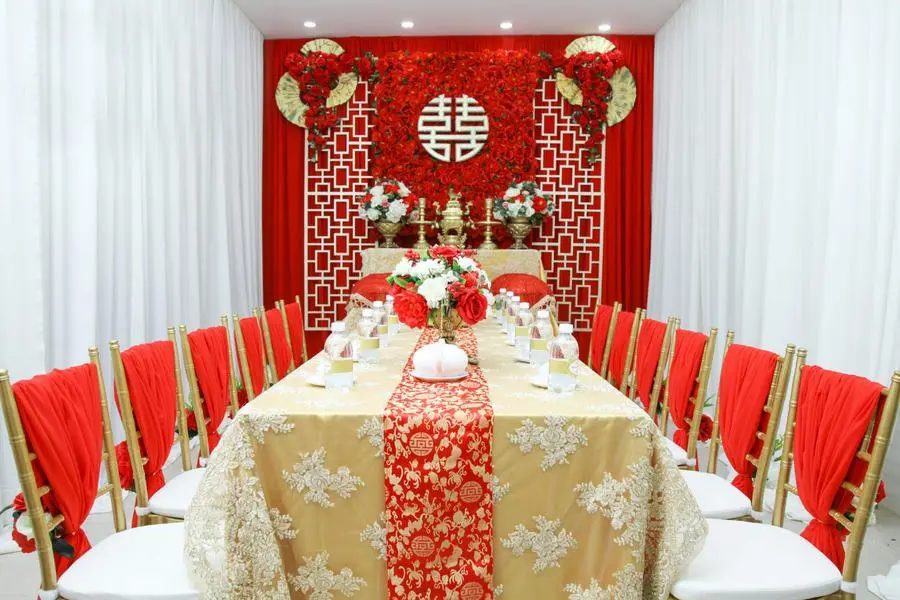 Màu đỏ tượng trưng cho niềm vui và sự may mắn