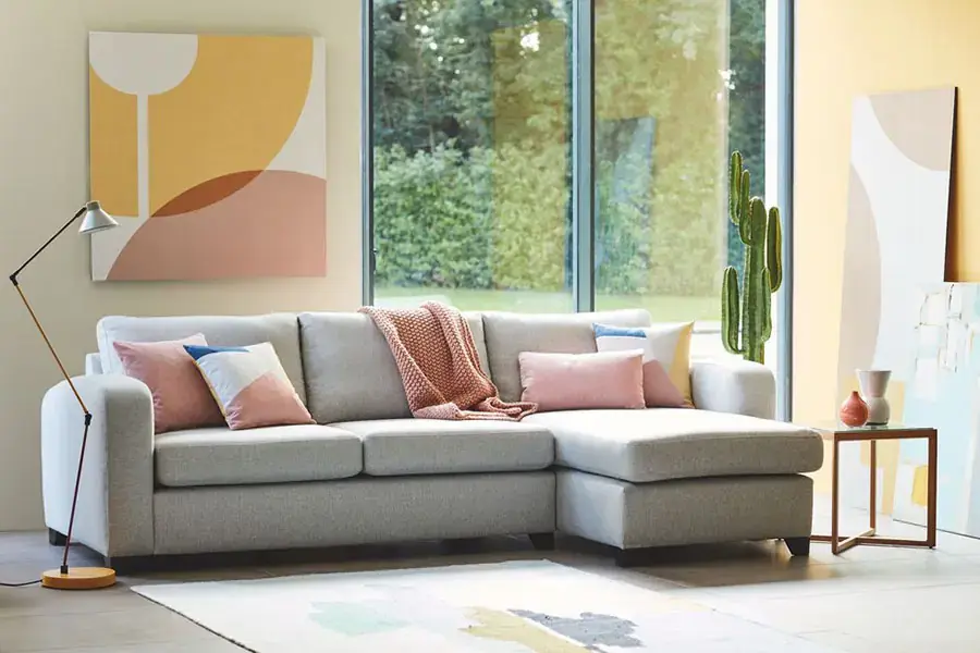 Nên cân đối kích thước sofa bed với diện tích căn phòng.