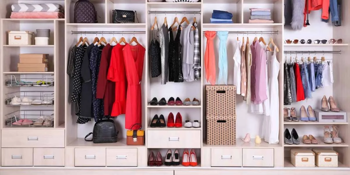 6 cách tiết kiệm không gian tủ quần áo cực dễ