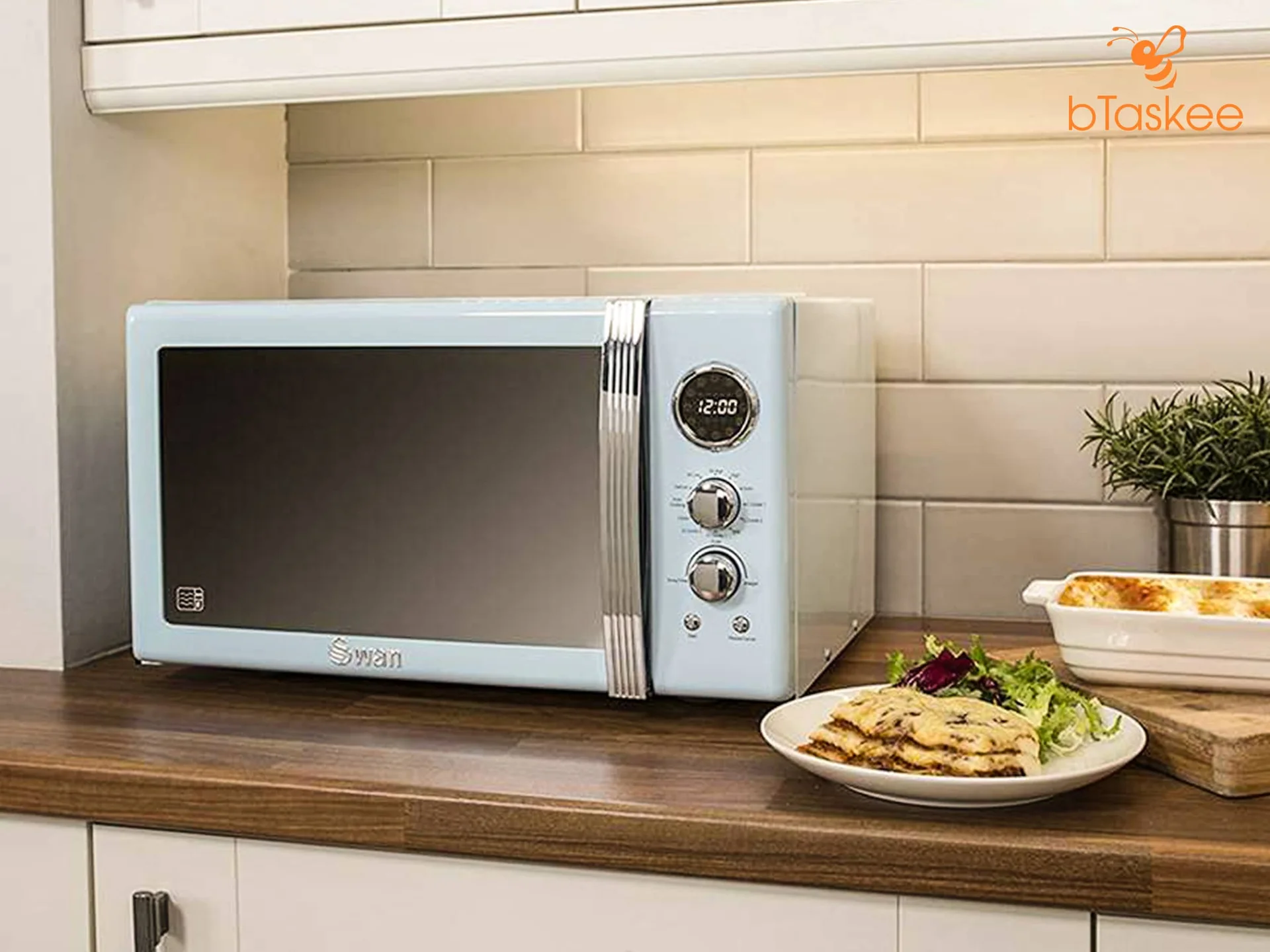 Top 8 cách vệ sinh lò vi sóng đơn giản tại nhà