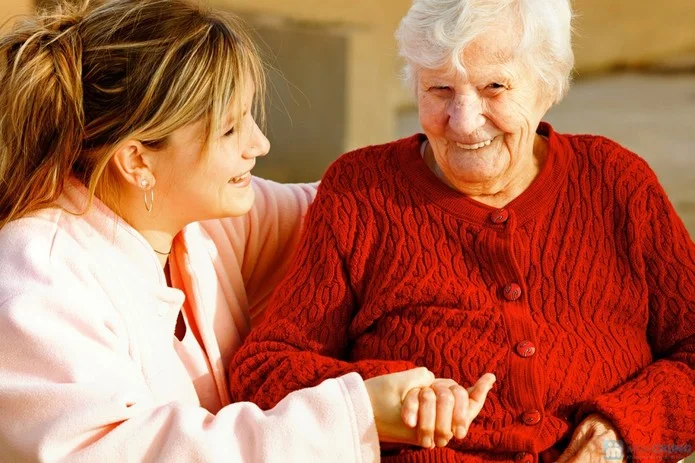 Cách Giữ Ấm Cho Người Già Hiệu Quả Vào Mùa Đông